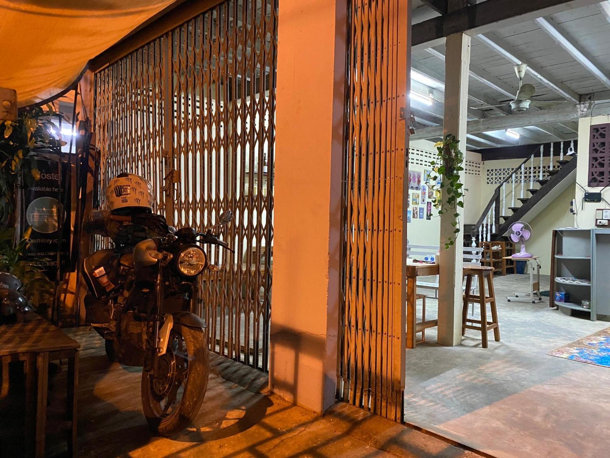 Hostelbed And Retreat Phitsanulok Exterior foto
